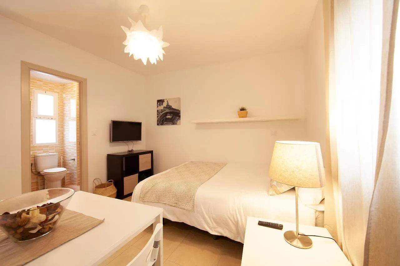 Fun Building Studios By Homeabout Málaga Lägenhet