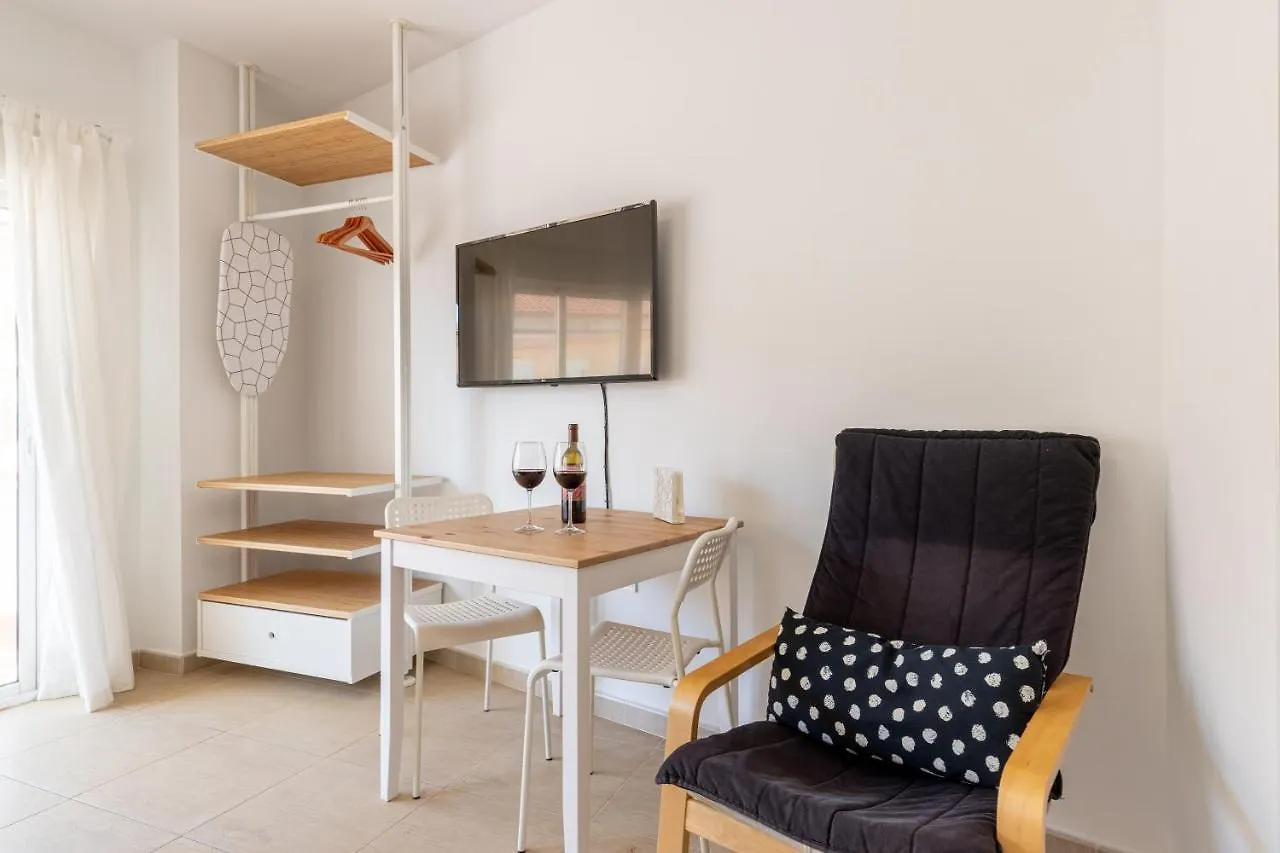 Fun Building Studios By Homeabout Málaga Lägenhet